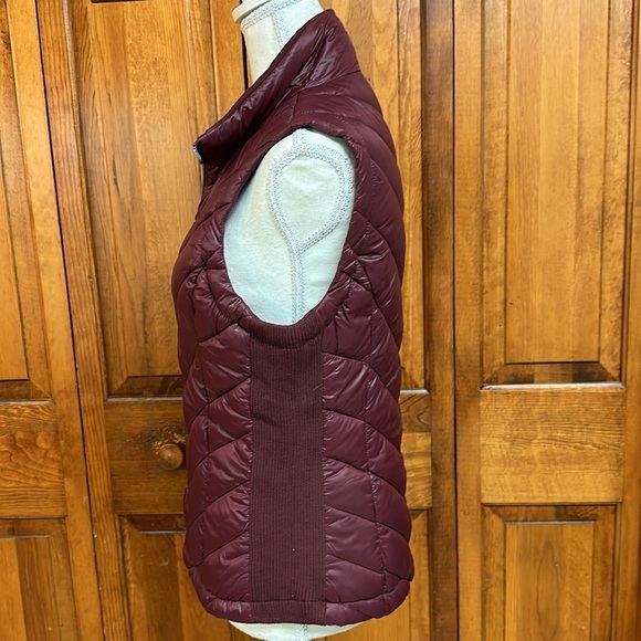 Love Tree Wine Puffer Nylon Vest Side Stretch Zippered Pockets Medium - Picture 3 of 10